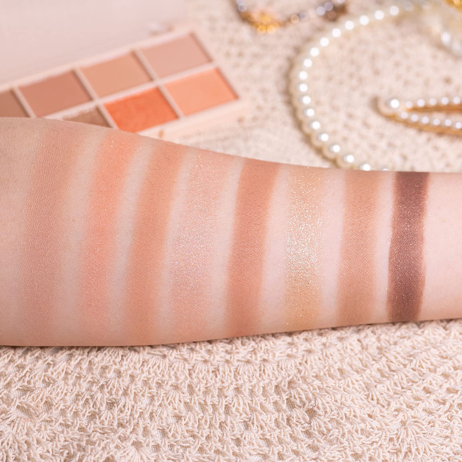 BOM Base on Basic Eye Palette 01Coralism Natural Basic Warm and Neutral Eyeshadow Palette 8 Colors